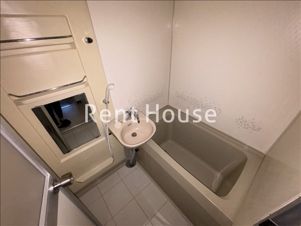 ラカーサモモイ 風呂画像