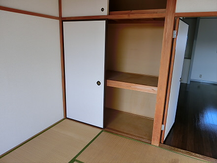 東京都三鷹市野崎３丁目 収納