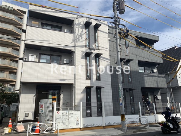 東京都三鷹市下連雀６丁目 エントランス