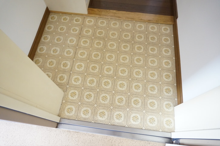 メゾンシャンタル 玄関