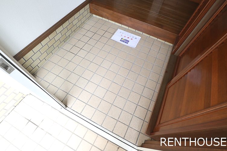 布田6丁目貸家  玄関