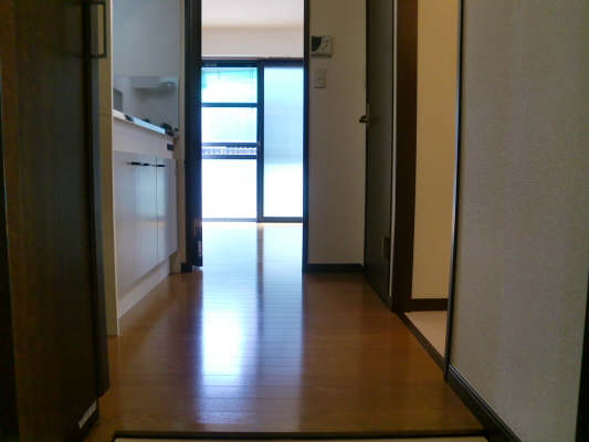 アンプルール・フェールドゥ・イズミ 玄関