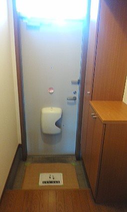 シャトルＫ  玄関