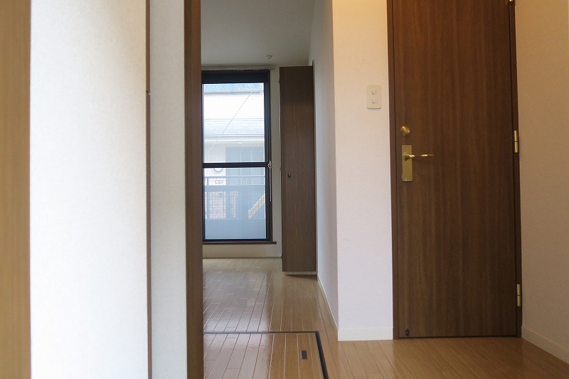 ボヌールあさひ 　当社管理物件　【東京外国語大学受験生事前予約可能物件】   玄関