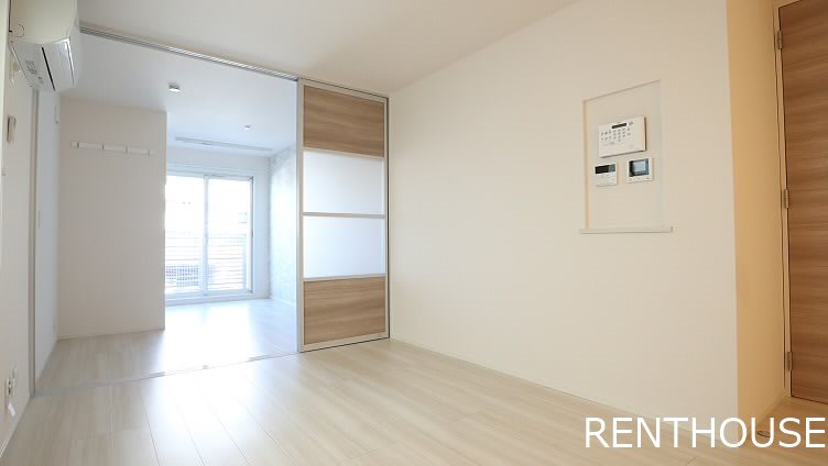 ＥＣＬＡＳ   玄関