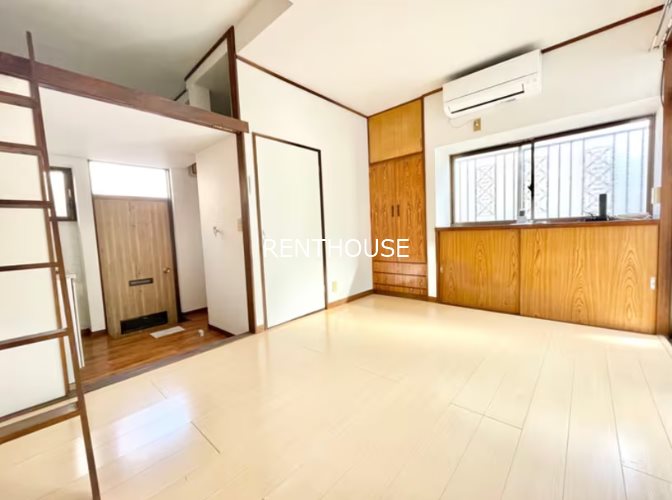 人形荘  ベッドルーム