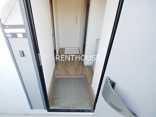 アドバンス多磨B棟 玄関