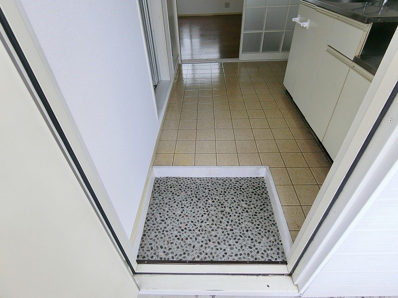 レジェンド若松 玄関