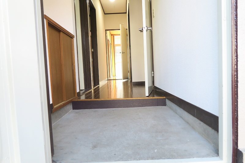 コーポシライト 玄関