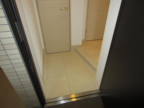 プレミスト調布 玄関