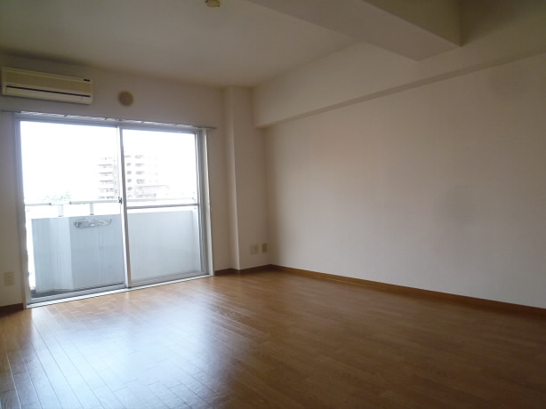 ロイヤルシーダ  リビング