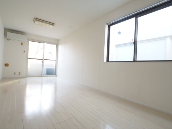 セントラル烏山 -当店専任物件- リビング