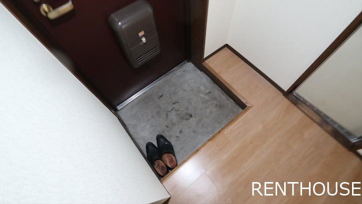 メゾン御塔坂 玄関