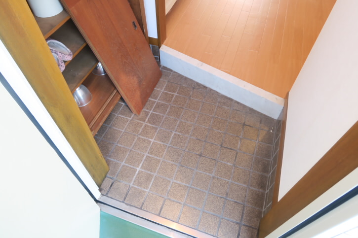 ファースト 玄関