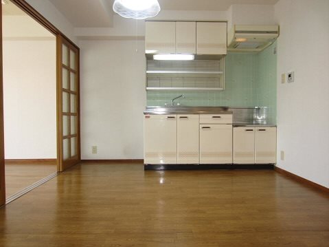 ファースト リビング