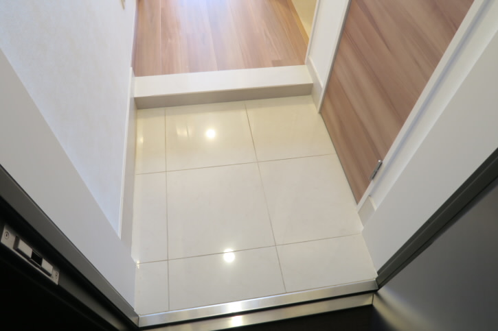 プレミスト調布駅前ブリリアントプレイス    玄関