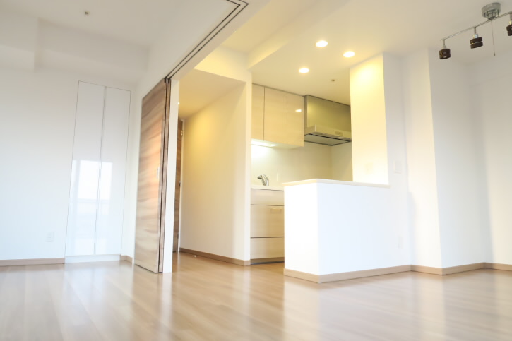 プレミスト調布駅前ブリリアントプレイス    リビング