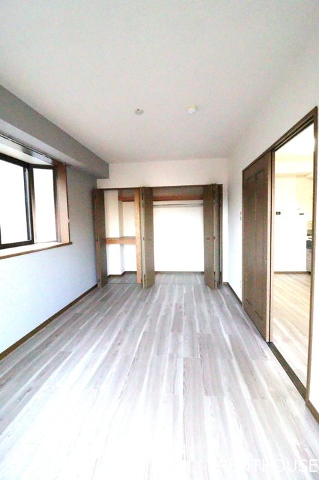 シャイニーヒル ベッドルーム