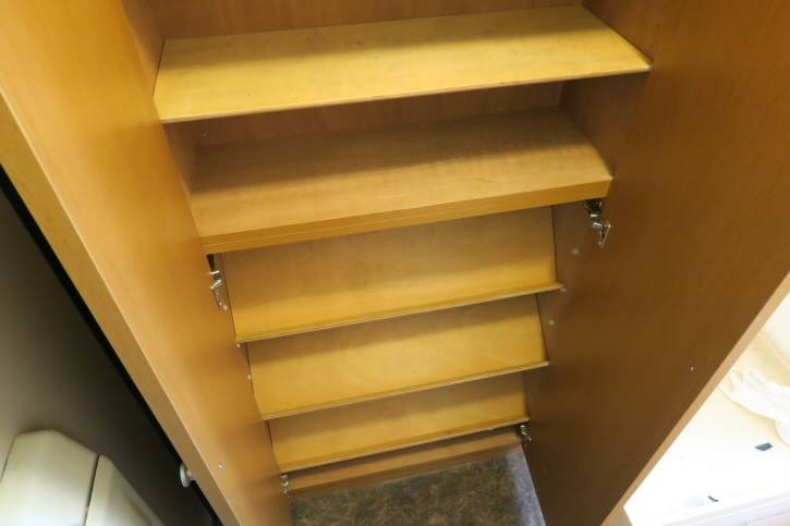 メゾンドルナ 玄関