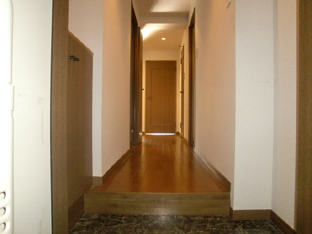 メゾンドール内海 玄関