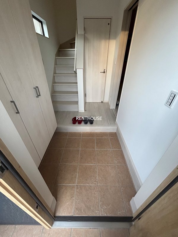 ローズハウス 玄関