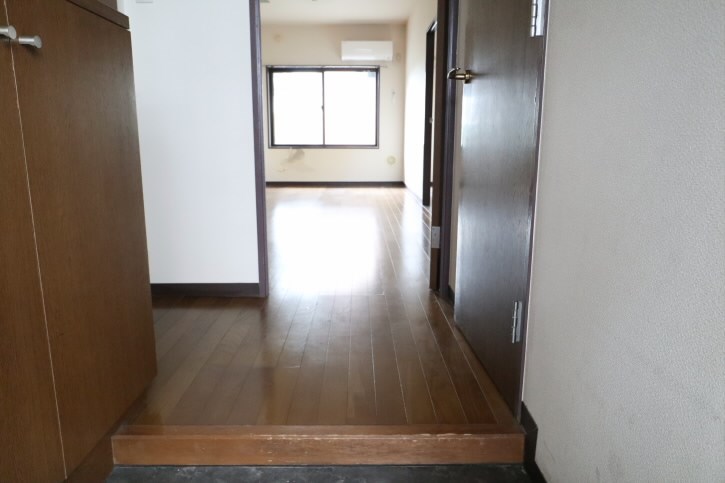 メゾンベルアネックス 玄関