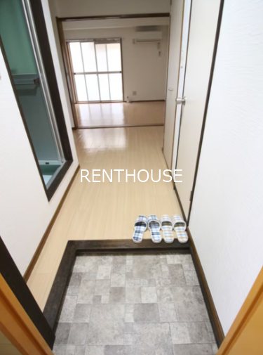 ハイツローズマロー   玄関