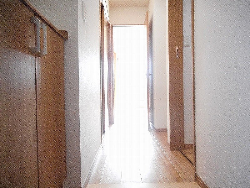 メゾン・ドゥ・シルキー 玄関