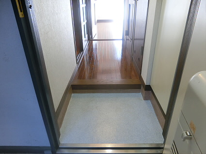 プレステージ三鷹 玄関