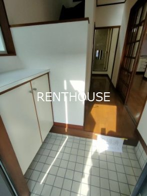 府中メゾネット 玄関