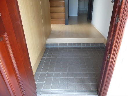 牟礼1丁目貸家  玄関