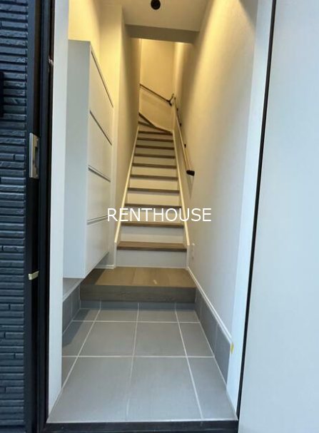 ブリリアントジェイオーワン     玄関