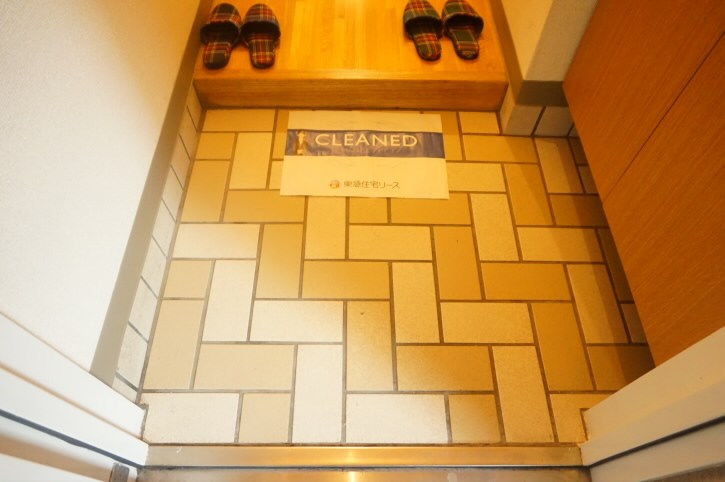 グランドール武戸野 玄関