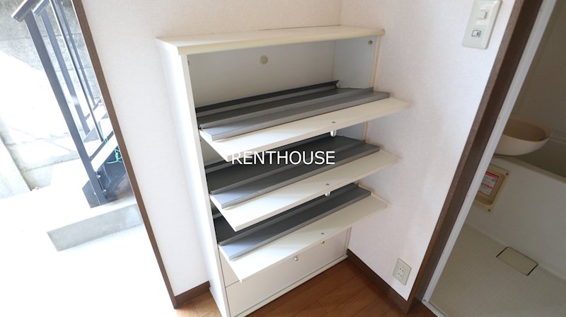 朝日二番館【東京外国語大学受験生事前予約可能物件】   玄関