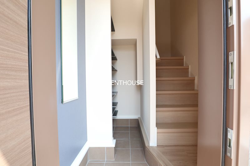 カロリナ   玄関