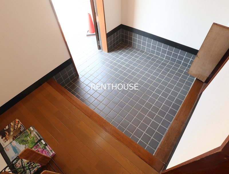 片瀬山1丁目戸建    玄関