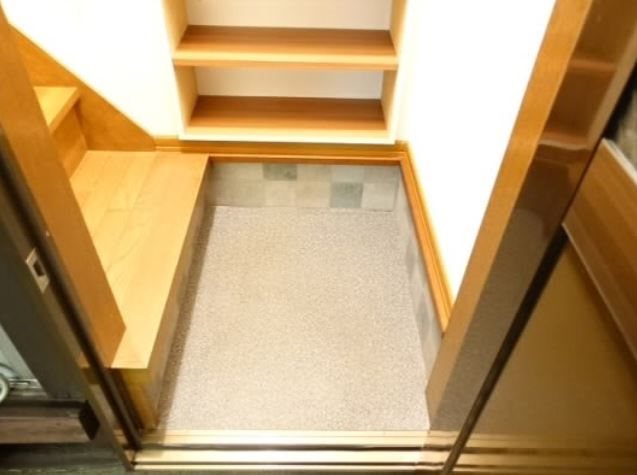 ハウス小林　弊社専任物件 玄関