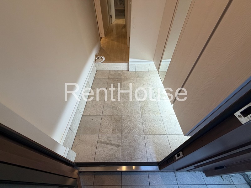 初台戸建【弊社管理物件】  玄関