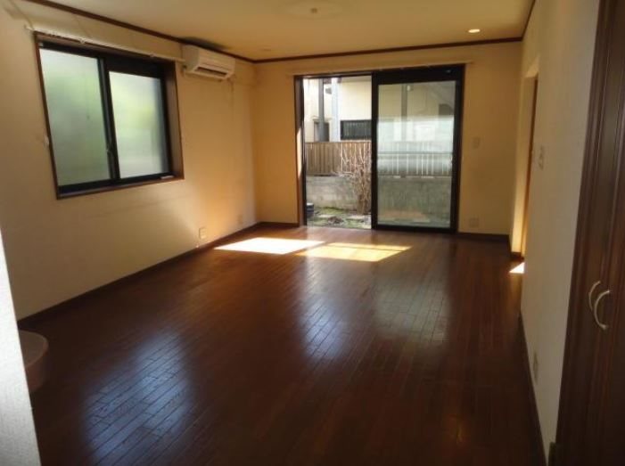 メゾンドルナ  リビング