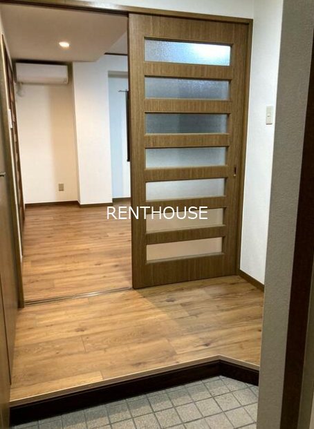 ハウゼイイダ   玄関