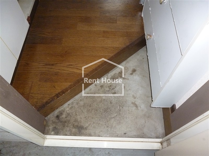 パインハイム 　【東京外国語大学受験生事前予約可能物件】  玄関