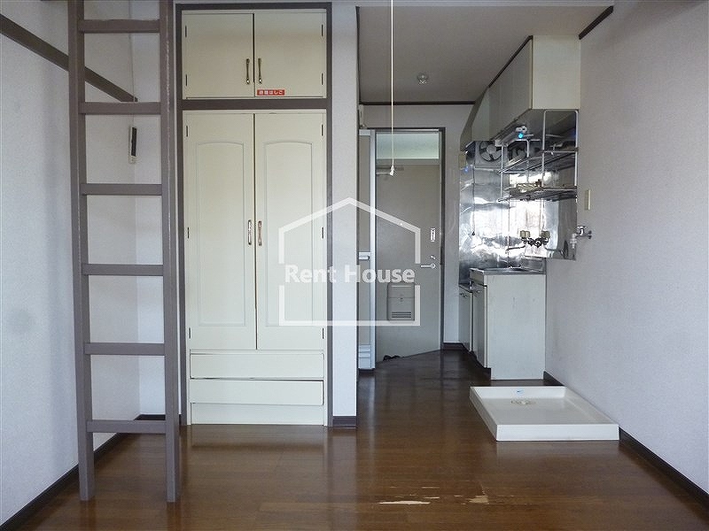 パインハイム 　【東京外国語大学受験生事前予約可能物件】  リビング