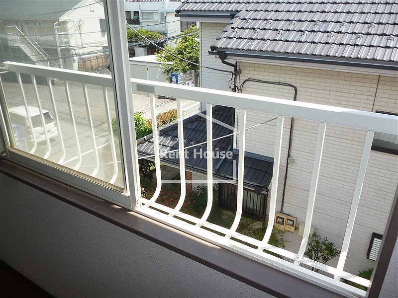 パインハイム 　【東京外国語大学受験生事前予約可能物件】  ベランダ