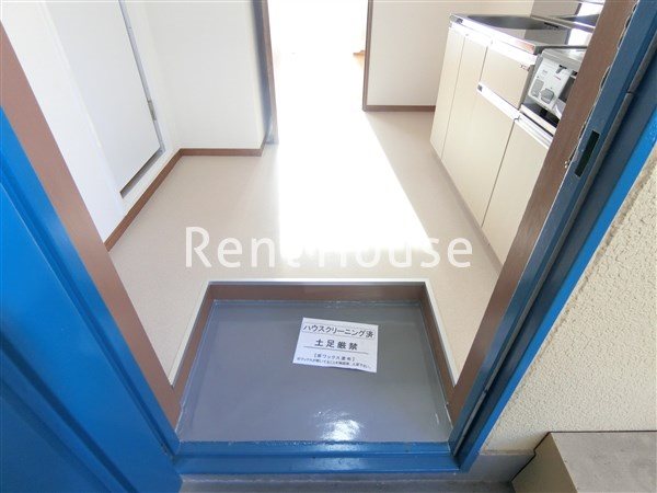 ハイツどうかん山 玄関