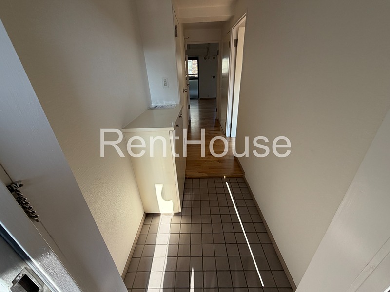 シャングリラ代々木  玄関