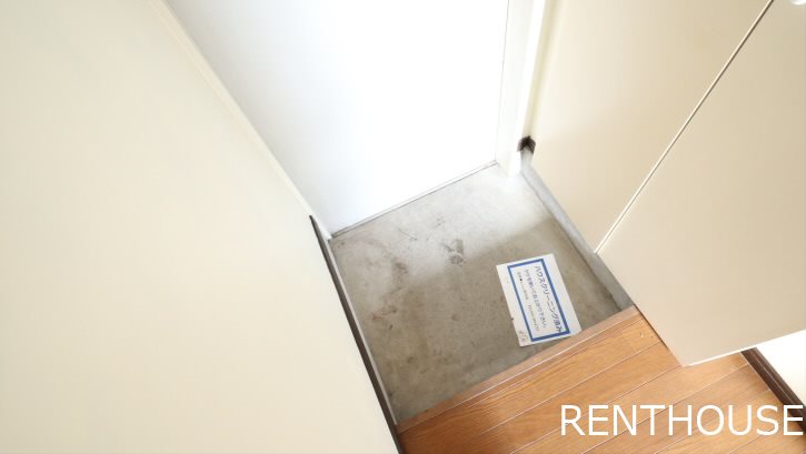 ハウスフォーレスト   玄関