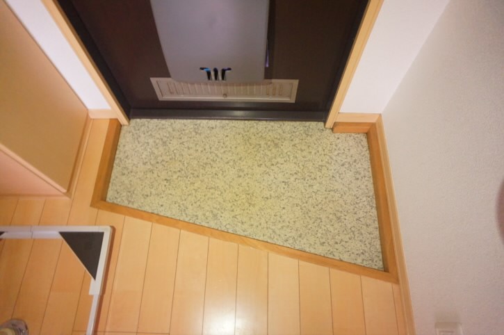 ブルースター  玄関