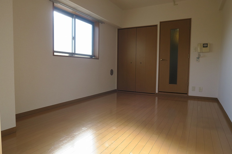 ガルーダヒルズ 　【東京外国語大学受験生事前予約可能物件】 リビング