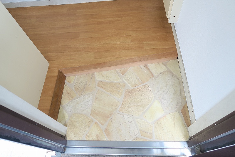 レオパレス府中  玄関