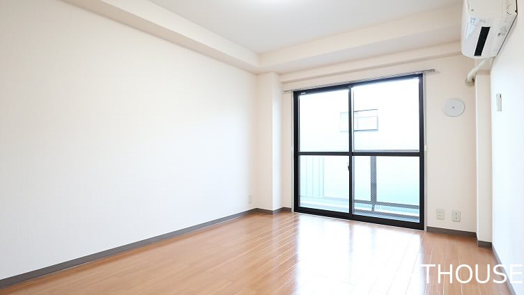 ストゥリーム・ヴィラ　電気通信大学受験生事前予約可能物件 リビング